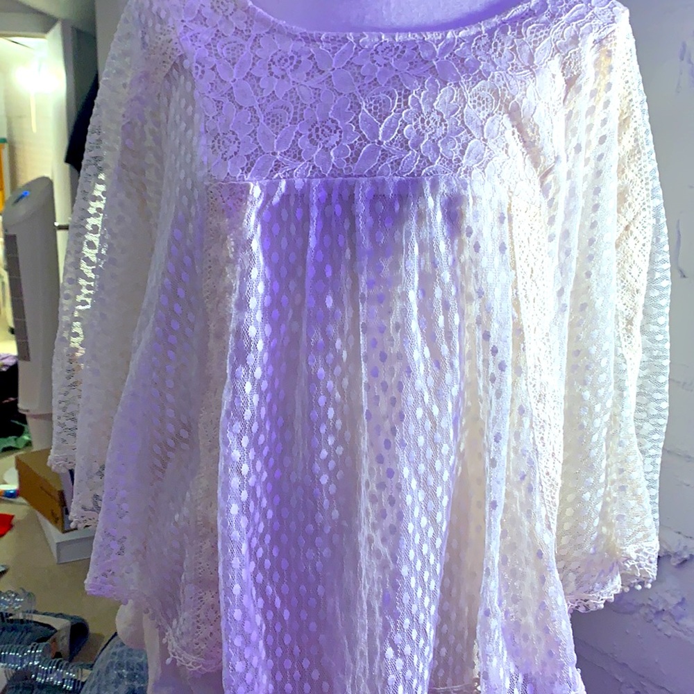Cream lace flowy top- large